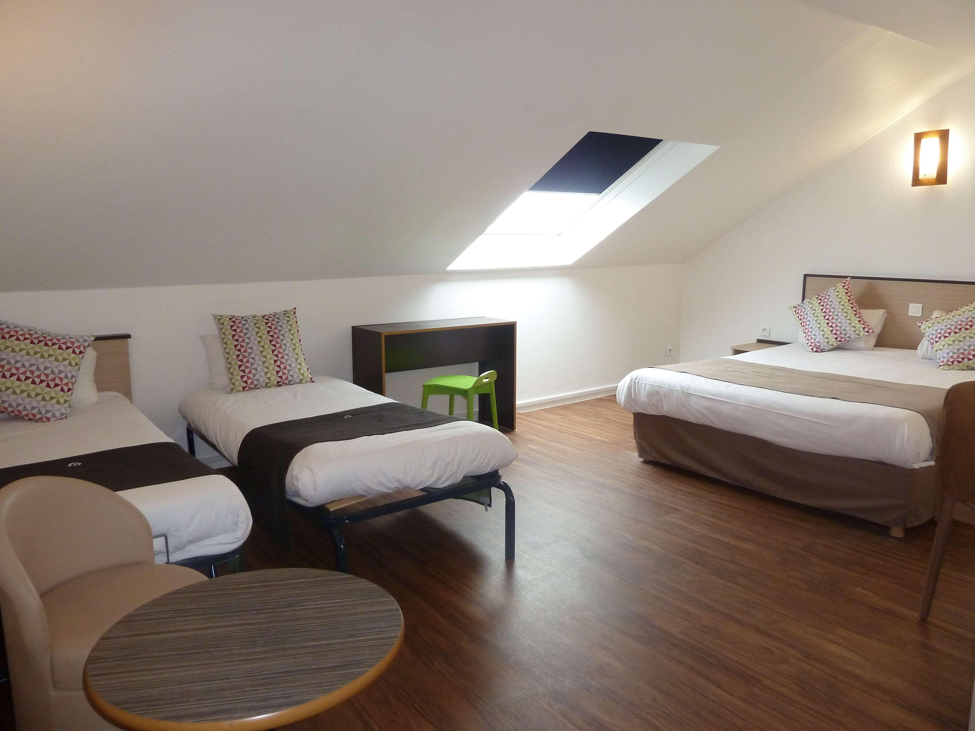 Hotel Campanile Est 3*