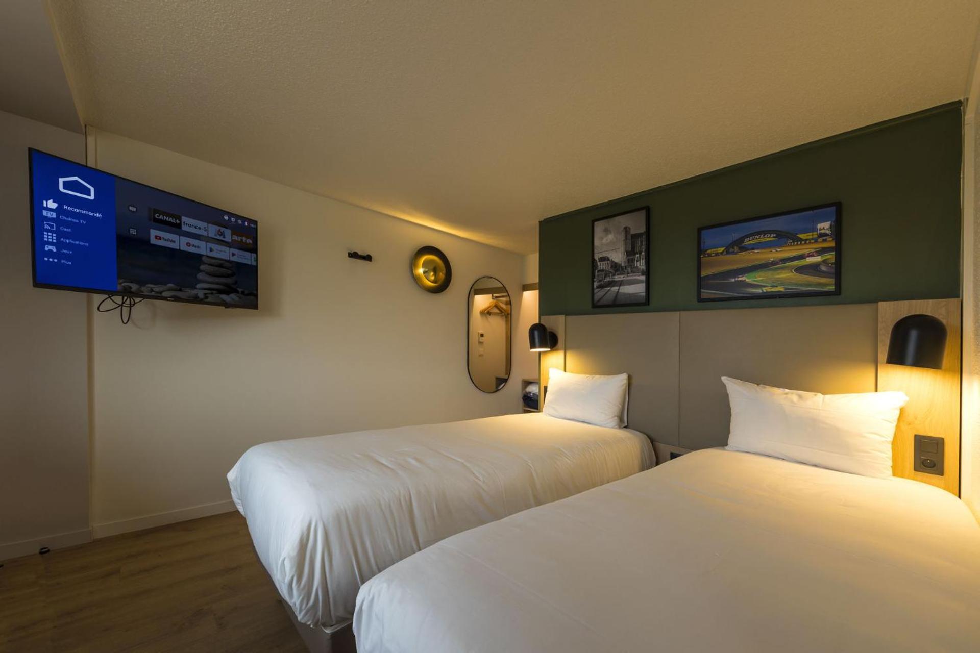Campanile Est Hotel 3*